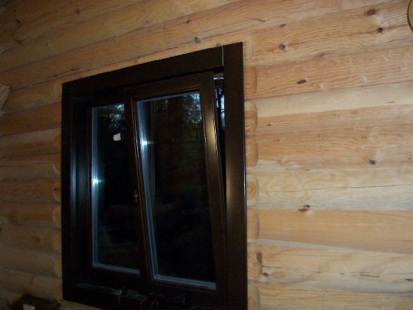 Montaż drewnianego domu na peryferiach Amsterdamu, Holandia