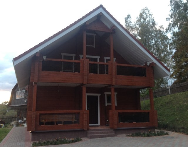 Podmiejski domek z drewna profilowanego 172m²  