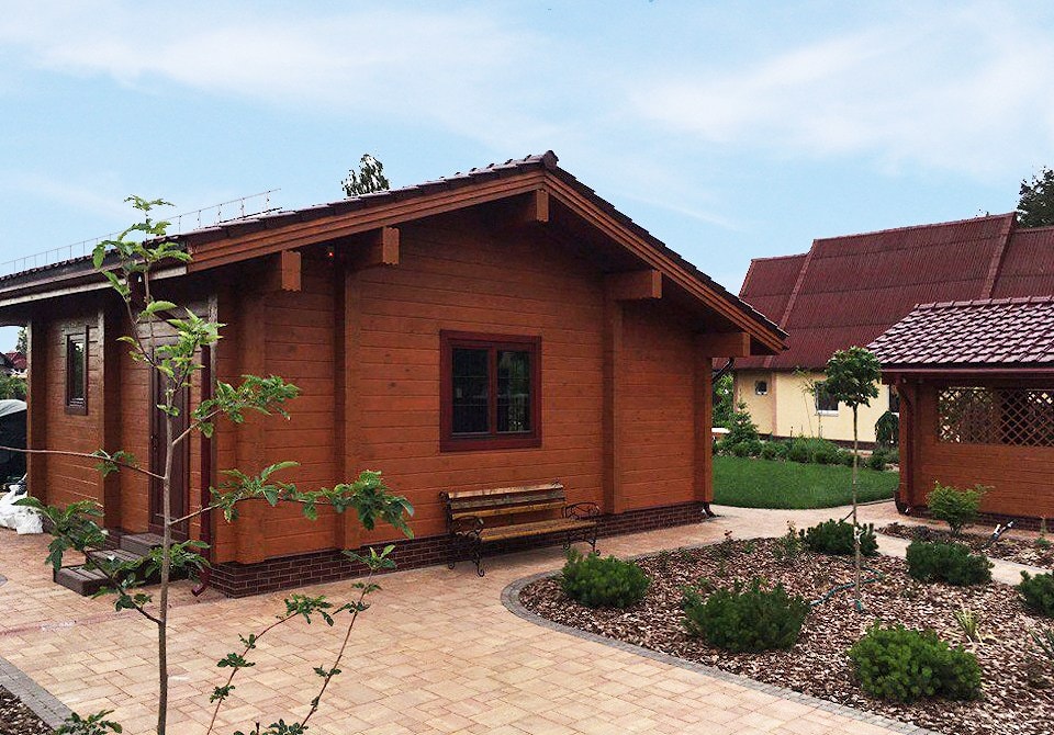 Dom wykonany z laminowanego drewna okleinowego