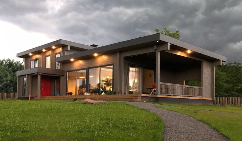 Dom drewniany z dachem membranowym PCV, projekt "Nadzieja" 182 m²  