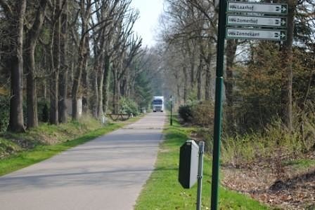 Montaż drewnianego domu na peryferiach Amsterdamu, Holandia