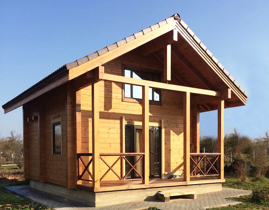 Drewniany dom z belki klejonej w ramach projektu "Ukraina" powierzchni 48 m², cena ściany: 11,300 €  