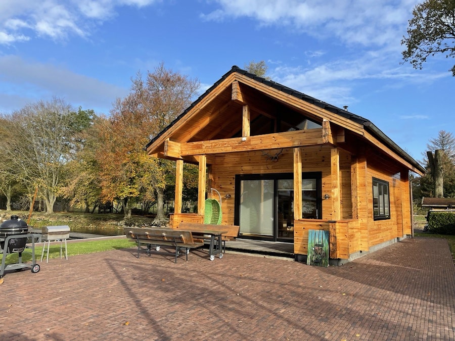 Drewniany dom z sauną z drewna klejonego profilowanego „Dunaj”, 82 m2. Niemcy  