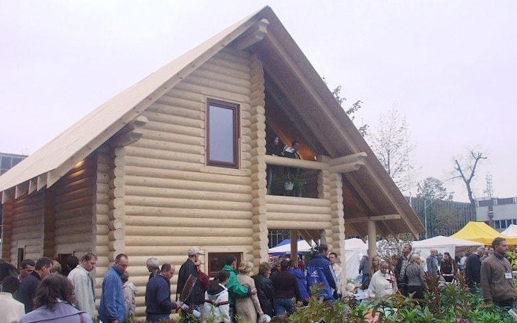 Montaż drewnianego domu w Polsce w 5 dni, projekt «Wystawa»  